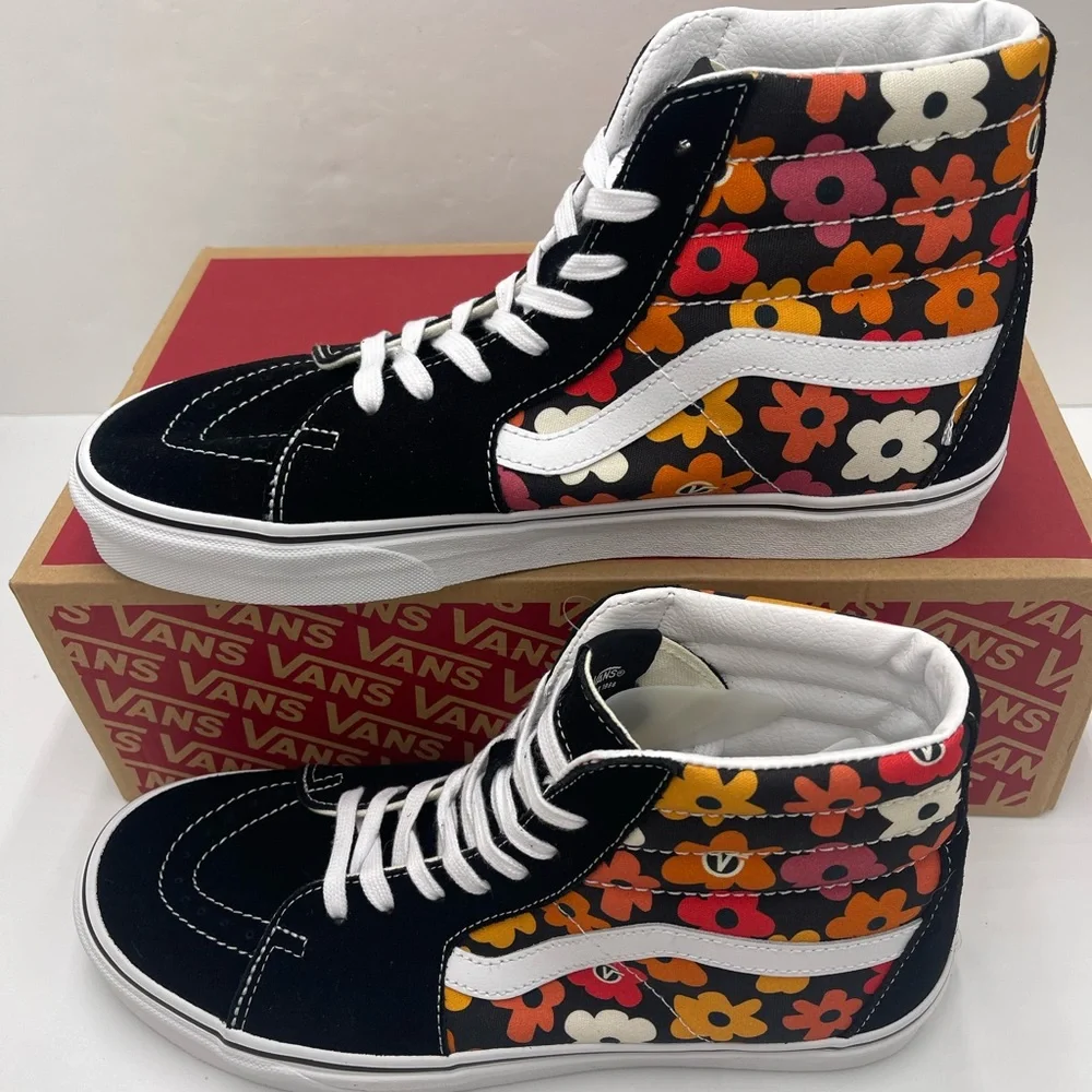 Vans Men's Sk8-Hi
Flower Black/Multi Sneakers
VN000D5|BML
Floral High-Top - Picture 3 of 16